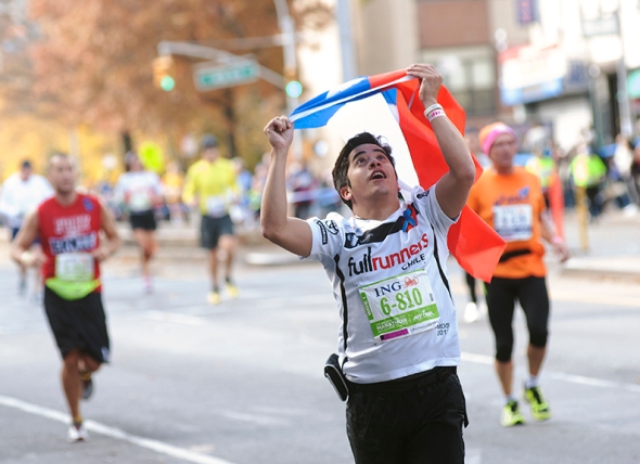 Runner with Chilean flag